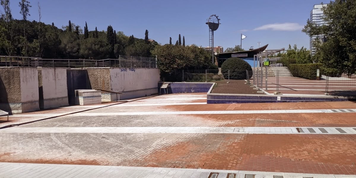 El llac del parc de Catalunya, gairebé sec, el 24 d'abril de 2024. Autor: J.d.A.