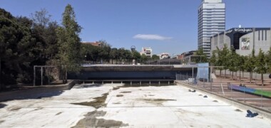 El llac del parc de Catalunya, gairebé sec, el 24 d'abril de 2024. Autor: J.d.A.