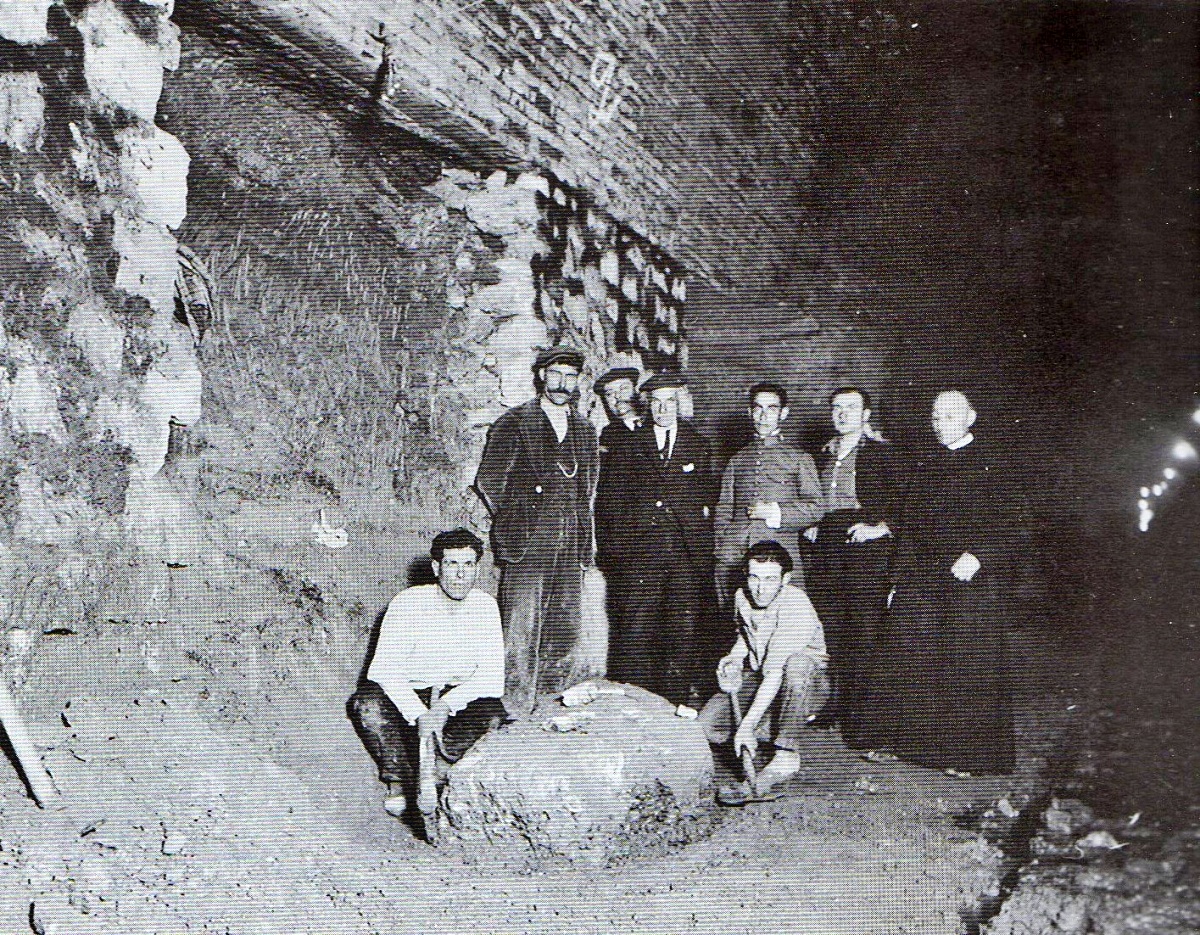 Túnel en construcció dels Ferrocarriles de Cataluña (1925). Francesc Casañas/AHS.