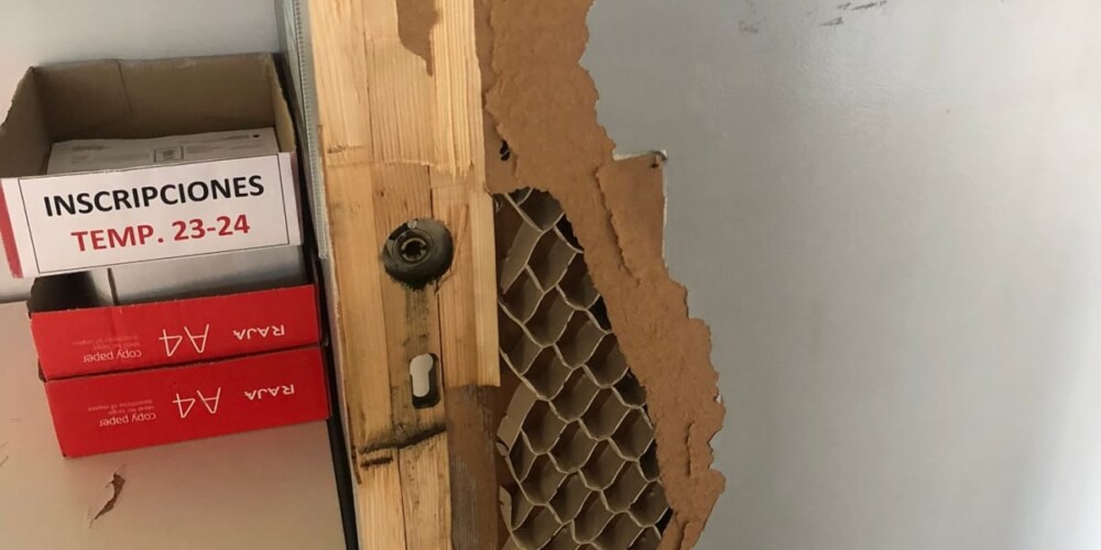 Foto portada: el pany de la porta del despatx. Autor: cedida.