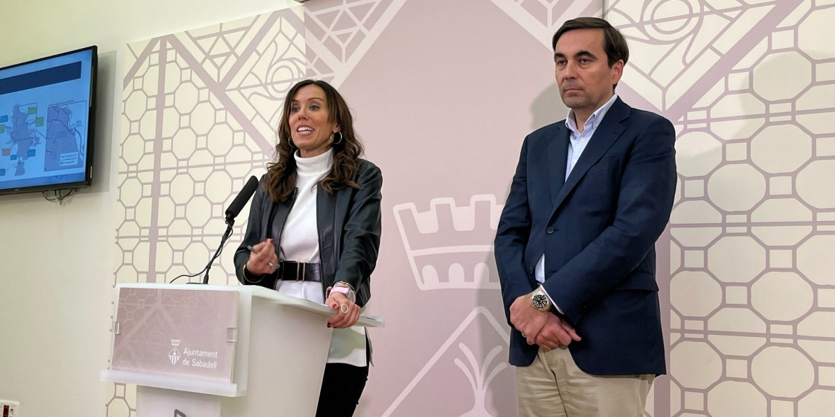 Marta Farrés, alcaldessa, i Enric Blasco, president de CASSA, a la presentació de les obres per ampliar la xarxa d'aigua freàtica. Autor: Jordi M.
