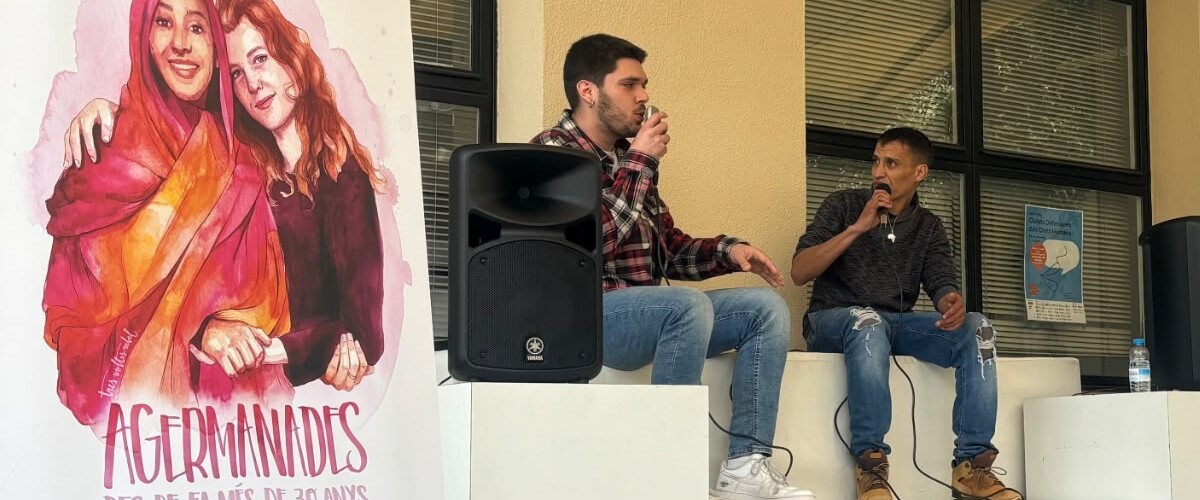 Yslem Mohamed Salem Nafaa a la xerrada a l'escola Illa