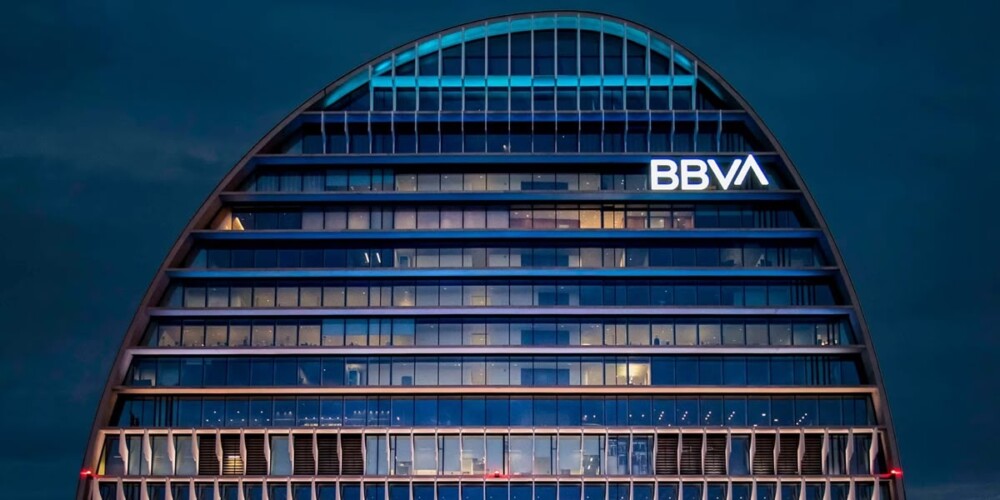 Foto portada: seu central de l'edifici corporatiu del BBVA a Madrid.
