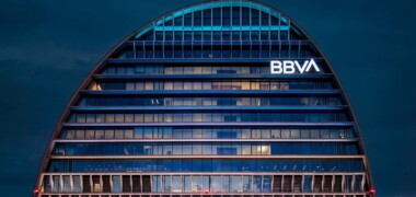 Foto portada: seu central de l'edifici corporatiu del BBVA a Madrid.
