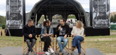 Foto portada: el regidor de Cultura, Carles de la Rosa, l'alcaldessa de Sabadell, Marta Farrés, el director de l'Embassa't, Arnau Solsona, i la regidora de Turisme, Katia Botta, aquest dimecres. Autor: ACN.