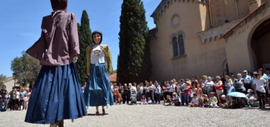 Foto portada: ballada de gegants, davant del Santuari. Autor: J.d.A.