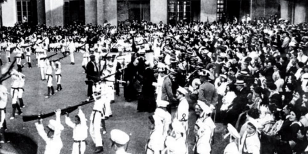 . Batallons infantils als Escolapis de Sabadell. Festival d’Educació Física, juny de 1911- Secció de pàrvuls de les Escoles Pies de Sabadell. Autor desconegut (Arxiu Fotogràfic de la Unió Excursionista de Sabadell).