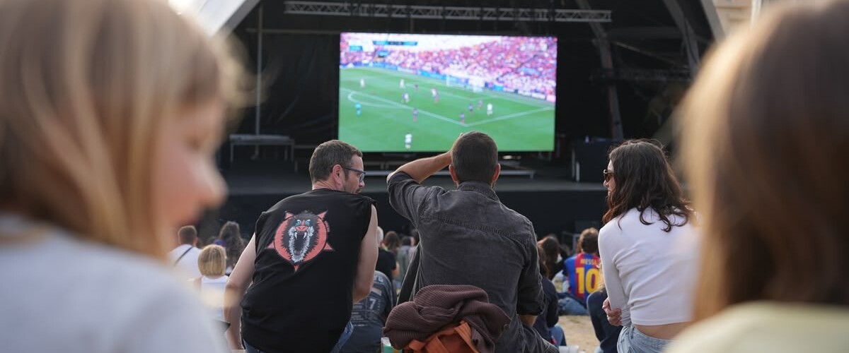 Espectadors veient la final de la Champions. Autor: Observa / cedida.