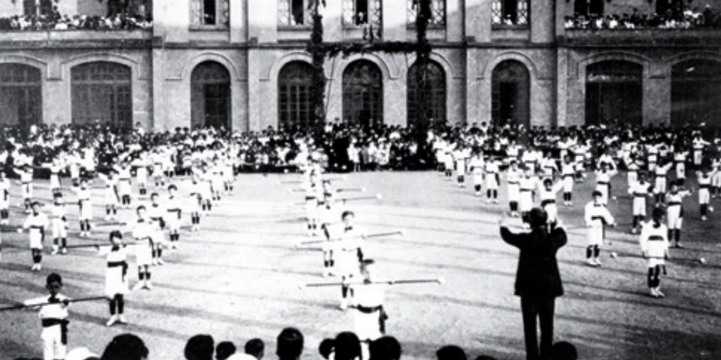 Festes gimnàstiques als Escolapis (ca. 1916). Edició postal L’Artística (Arxiu Fotogràfic de la Unió Excursionista de Sabadell).