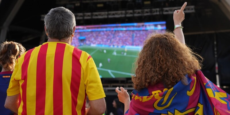 Espectadors veient la final de la Champions. Autor: Observa / cedida.