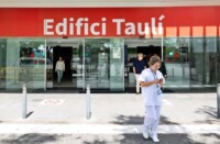 Foto portada: entrada principal de l'hospital de Sabadell. Autora: Alba Garcia Barcia.