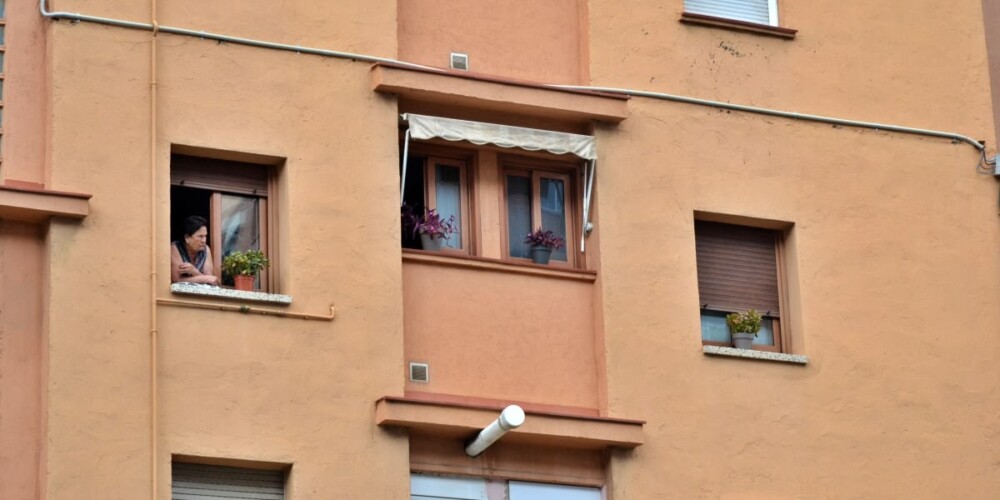 Foto portada: un bloc de pisos a Sabadell. Autor: J.d.A.