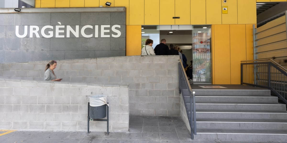 Entrada actual a les urgències, que encara tenen obres per endavant. Autora: Alba Garcia. 