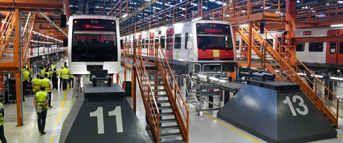Foto portada: treballs de renovació dels convois de la línia S2 dels FGC. Autor: cedida.
