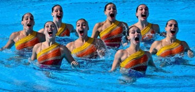 Foto portada: l'equip espanyol de natació artística. Autor: RFEN.
