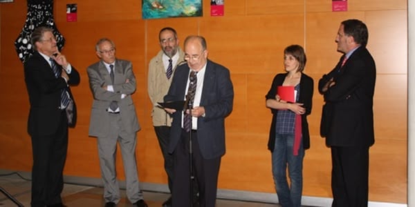 Foto portada: Pere Fonolleda intervenint en la inauguració d'una exposició quan era president del Consell de Govern de la Corporació Sanitària Parc Taulí. Autor: Parc Taulí.