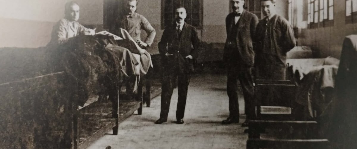 Interior d'un despatx entre el 1915 i el 1920. Autor desconegut. Fons Família Colomé.