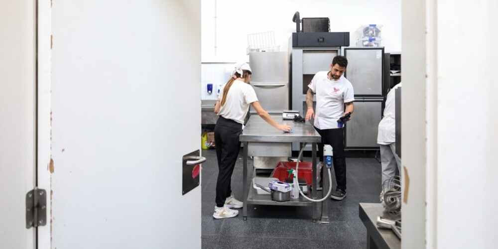 Visita a les instal·lacions del centre de formació municipal Cal Molins, aquest migdia. Autora: Alba Garcia Barcia.