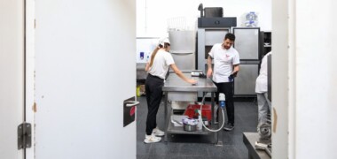 Visita a les instal·lacions del centre de formació municipal Cal Molins, aquest migdia. Autora: Alba Garcia Barcia.