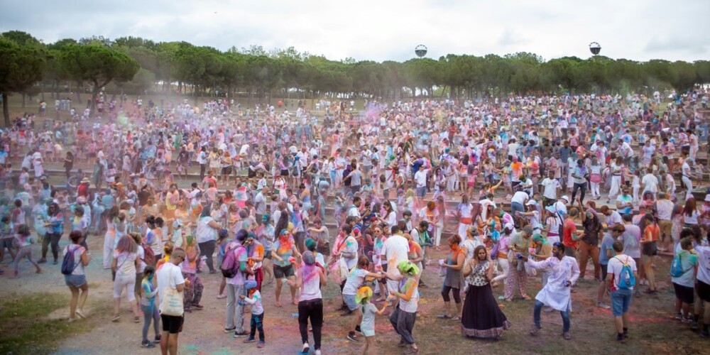 Celebració de la festa Holi, el 30 de juny de 2024. Autora: Alba Garcia Barcia.