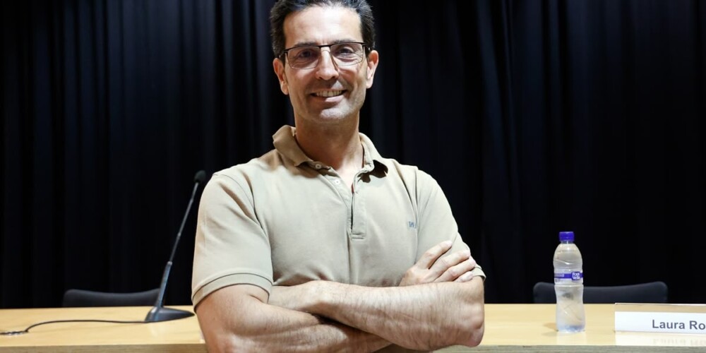 Foto portada: el psicòleg clínic Francisco Villar, aquest dimarts a la biblioteca Vapor Badia. Autor: David Jiménez.