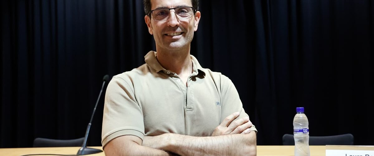 Foto portada: el psicòleg clínic Francisco Villar, aquest dimarts a la biblioteca Vapor Badia. Autor: David Jiménez.