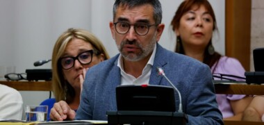 Foto portada: el portaveu d'ERC, Gabriel Fernàndez, que ha defensat la moció per revertir la confiscació franquista del CRF. Autor: D.Jiménez.