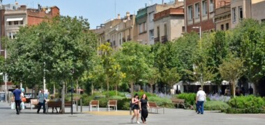 Gent passejant al Passeig de la plaça Major, el 27 de juny de 2024. Autor: J.d.A.