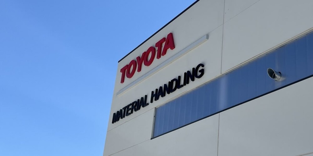 Façana de la seu de Toyota Material Handling. Autor: Jordi M