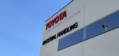 Façana de la seu de Toyota Material Handling. Autor: Jordi M