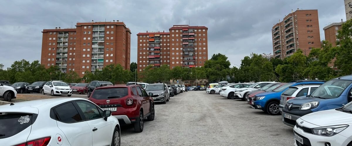 Aparcament de sorra de l'Eix Macià. Autor: Jordi M.
