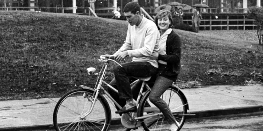 Maria Ballesté i Miquel Torres, a Tòquio, l'any 1964. Cedida per la família