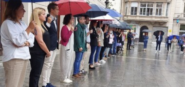 Foto de portada: Minut de silenci per les víctimes de violència masclista. Autor: Albert P.