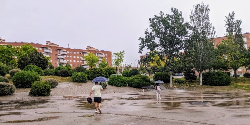Pluja al Parc de les Aigües de Can Llong l'1 de juliol de 2024. Autor: J.d.A.