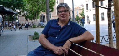 El waterpolista Josep Picó, a la plaça Sant Roc. Autor: Jordi M