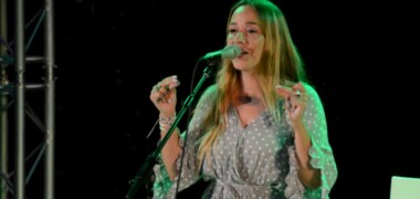 Foto portada: la cantant Beth Rodergas, al Fresc Festival 2021. Autor: David B.