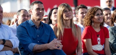 Pedro Sánchez i Begoña Gómez, en un acte del PSOE a les europees. Autor: ACN