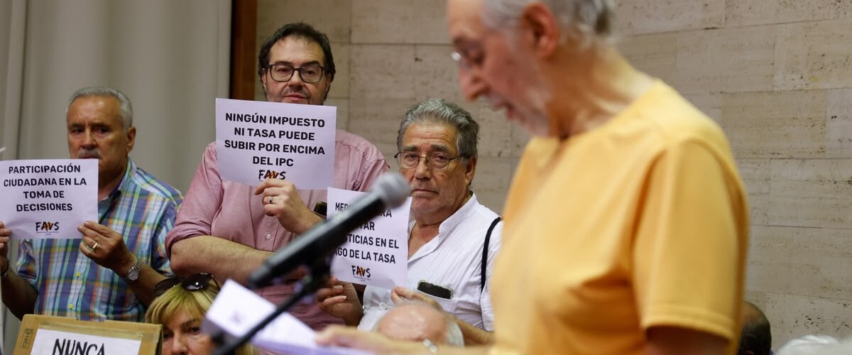Arturo López, presentant la moció de la FAV. Autor: David Jiménez