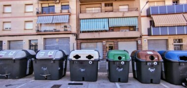 Una pila de contenidors, al barri de Can Rull. Autor: J.d.A.