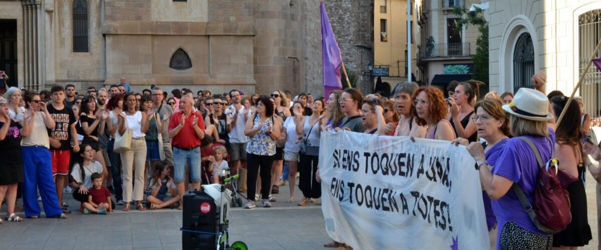 Concentració de Justa Revolta per l'assassinat d'una dona a Ca n'Oriac i l'agressió sexual al riu Ripoll. Foto: Jordi M