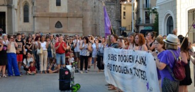 Concentració de Justa Revolta per l'assassinat d'una dona a Ca n'Oriac i l'agressió sexual al riu Ripoll. Foto: Jordi M
