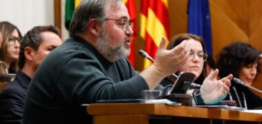 Foto portada: el regidor Francesc Baró, al ple de gener de 2023. Autor: David Jiménez.