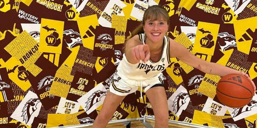 Foto de portada: Marina Asensio, amb el seu equip Western Michigan. Autor: Cedida