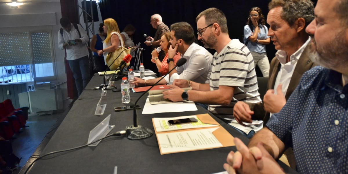 Acacio (Vox) dirigint-se al públic, abans de l'acte. Autor: J.d.A.