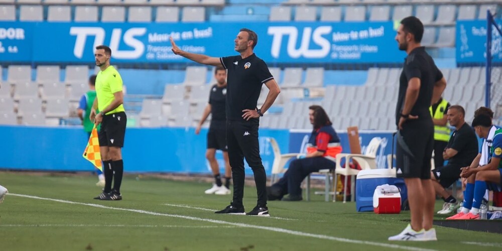 Foto de portada: David Català, en un partit a la Nova Creu Alta. Autora: Dihör