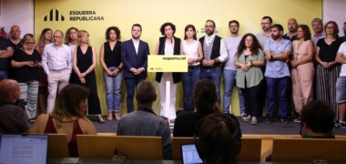 Foto portada: la direcció republicana, amb Juli Fernàndez i Santi Valls en escena, valorant els resultats de la consulta a la militància. Autor: ACN.