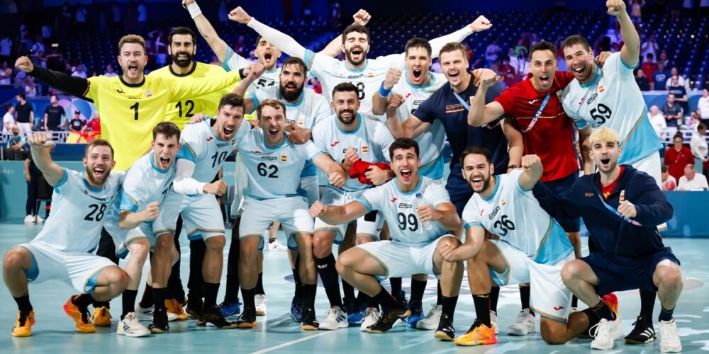 Foto portada: el combinat espanyol d'handbol femení, després de guanyar Croàcia a la fase de grups de París 2024. Autor: RFEB via X (Twitter).
