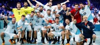 Foto portada: el combinat espanyol d'handbol femení, després de guanyar Croàcia a la fase de grups de París 2024. Autor: RFEB via X (Twitter).