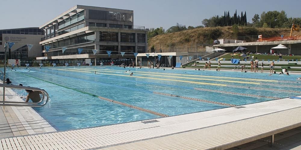 Foto portada: piscina exterior del CN Sabadell, a Can Llong. Autora: L.Marín.