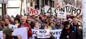 Manifestació contra els macroprojectes, entre ells, la B-40 entre Terrassa, Sabadell i Castellar, el 4 de març de 2023. Autor: ACN.